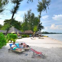 Отель Thiwson Beach Resort пляж фото 2