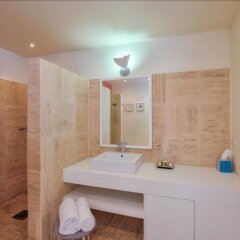 Exclusive Location, Heated Pool, Walk to the Beach, AC, Free Wifi, Concierge Services in Les Terres Basses, St. Martin from 189$, photos, reviews - zenhotels.com bathroom