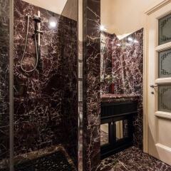 Отель Florentapartments - Santo Spirito Флоренция сейф в номере