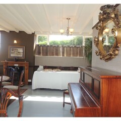 The Downs Hotel в номере