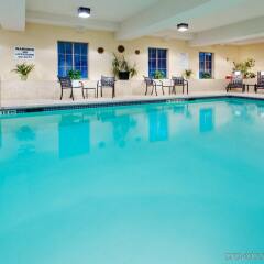 Отель Holiday Inn Express Haskell-Wayne Area бассейн фото 2