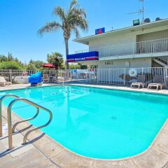 Отель Motel 6 Tulare бассейн