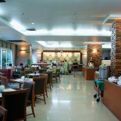 Отель Sea Breeze Jomtien Resort питание фото 3