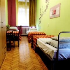 Budapest Budget Hostel детские мероприятия фото 7