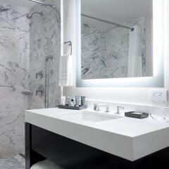 Отель JW Marriott Essex House New York США, Нью-Йорк - 8 отзывов об отеле, цены и фото номеров - забронировать отель JW Marriott Essex House New York онлайн ванная