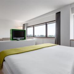 Отель NH Amsterdam Zuid Hotel Нидерланды, Амстердам - 2 отзыва об отеле, цены и фото номеров - забронировать отель NH Amsterdam Zuid Hotel онлайн удобства в номере фото 2