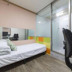 Отель Sinseoldong Station Residence комната для гостей фото 5