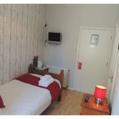 The Downs Hotel сейф в номере