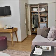 Mirivili Rooms & Suites Hotel сейф в номере