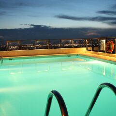Dorian Inn Hotel бассейн