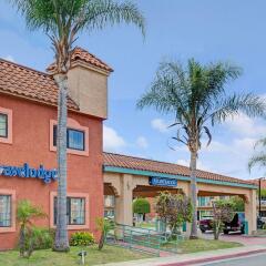Отель Lynwood Century Freeway Travelodge Линвуд с домашними животными