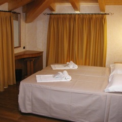 Отель Azzano Holidays Bed & Breakfast Меззегра комната для гостей