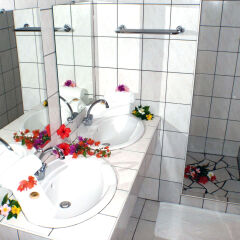 Hotel Hibiscus ванная