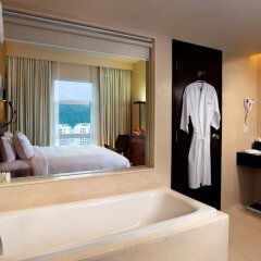 Отель Eastin Hotel Penang Малайзия, Пенанг - отзывы, цены и фото номеров - забронировать отель Eastin Hotel Penang онлайн ванная