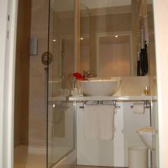 Отель Hôtel Athena Part-Dieu Франция, Лион - отзывы, цены и фото номеров - забронировать отель Hôtel Athena Part-Dieu онлайн ванная