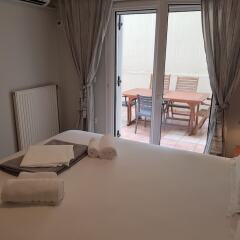 Апартаменты Cosy Apartment with patio Афины комната для гостей фото 3
