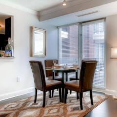 Отель Global Luxury Suites at Dupont Circle в номере