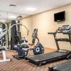 Clarion Hotel Buffalo Airport фитнесс-зал