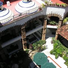 Hotel Encino парковка