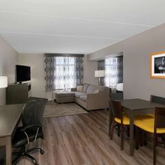 Отель La Quinta Inn & Suites by Wyndham Raleigh Downtown North США, Роли - отзывы, цены и фото номеров - забронировать отель La Quinta Inn & Suites by Wyndham Raleigh Downtown North онлайн комната для гостей фото 4