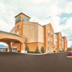 Отель La Quinta Inn & Suites Columbus West - Hilliard парковка