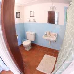 Отель North Coast Cottage ванная