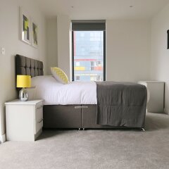 Апартаменты Quay Apartments Manchester комната для гостей