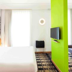 Отель Ibis Styles Garibaldi Неаполь комната для гостей
