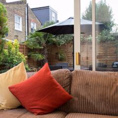 Отель 2 Bedroom Garden Apartment near Wimbledon Великобритания, Лондон - отзывы, цены и фото номеров - забронировать отель 2 Bedroom Garden Apartment near Wimbledon онлайн балкон