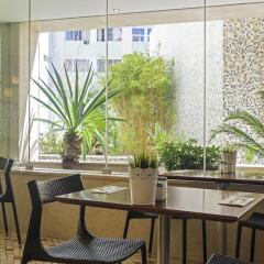 Отель HF Fenix Garden гостиничный бар