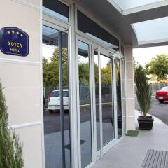 Garni Hotel Zeder парковка