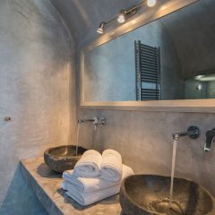 Blue Dolphins Apartments & Suites in Santorini Island, Greece from 144$, photos, reviews - zenhotels.com bathroom photo 2