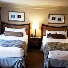 Отель Wyndham Grand Chicago Riverfront сейф в номере