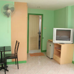 Отель Richman Poorman Guesthouse удобства в номере