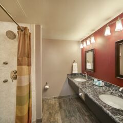Отель Four Queens Hotel and Casino (No Resort Fee) США, Лас-Вегас - отзывы, цены и фото номеров - забронировать отель Four Queens Hotel and Casino (No Resort Fee) онлайн ванная фото 2