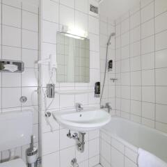 Отель A&O München Hauptbahnhof ванная