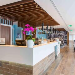 Отель Hampton by Hilton Amsterdam Centre East гостиничный бар