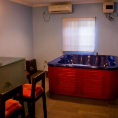 Отель Precinct Comfort Services, Yaba спа фото 2