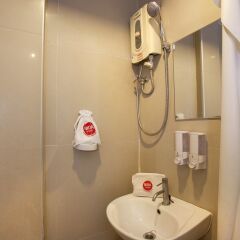 Отель Nida Rooms Phrakhanong 984 Station Бангкок ванная