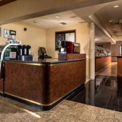 Отель DoubleTree by Hilton Carson банкомат