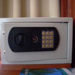 Chaweng Tara Hotel сейф в номере