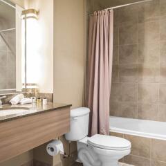 Отель Royal William, an Ascend Hotel Collection Member Канада, Квебек - отзывы, цены и фото номеров - забронировать отель Royal William, an Ascend Hotel Collection Member онлайн ванная