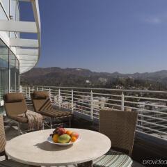 Loews Hollywood Hotel балкон