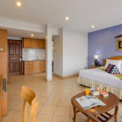 Отель Seven Oak Inn комната для гостей