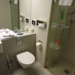 Hotel Aquino Tagungszentrum Берлин ванная