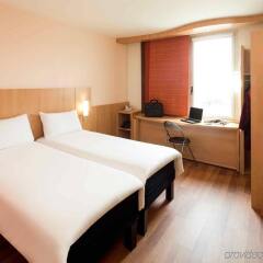 Отель Ibis Barcelona Santa Coloma Испания, Санта-Колома-де-Граманет - отзывы, цены и фото номеров - забронировать отель Ibis Barcelona Santa Coloma онлайн комната для гостей