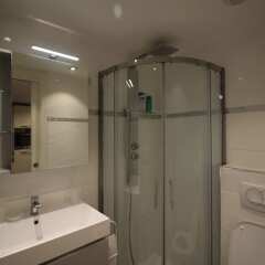 Отель Nice Booking - Saleya Centre Studio Франция, Ницца - отзывы, цены и фото номеров - забронировать отель Nice Booking - Saleya Centre Studio онлайн ванная