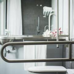 Отель Centre Esplai Albergue Испания, Эль-Прат-де-Льобрегат - - забронировать отель Centre Esplai Albergue, цены и фото номеров ванная фото 2
