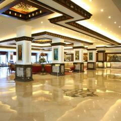 Отель The Suryaa New Delhi интерьер отеля