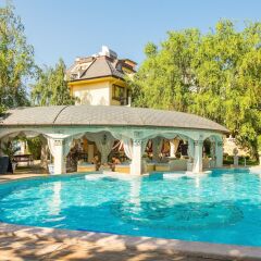 Golden Pearl Hotel бассейн